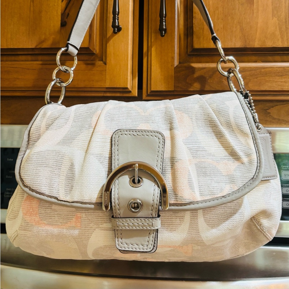 Coach SoHo flap shoulder linen Optic Art Pleated Gray Pink White Signature C